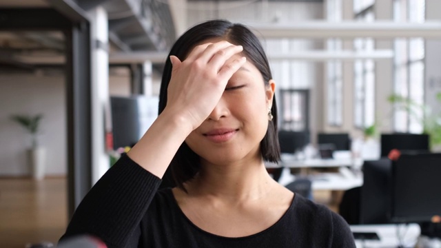 特写微笑的女性高管视频素材