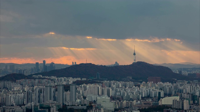 首尔南山附近的廷德尔现象视频素材