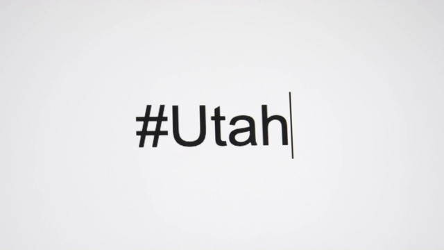 一个人在电脑屏幕上输入“#Utah”，然后是州的缩写视频素材画面2