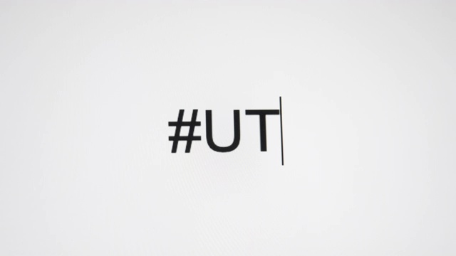 一个人在电脑屏幕上输入“#Utah”，然后是州的缩写视频素材画面3