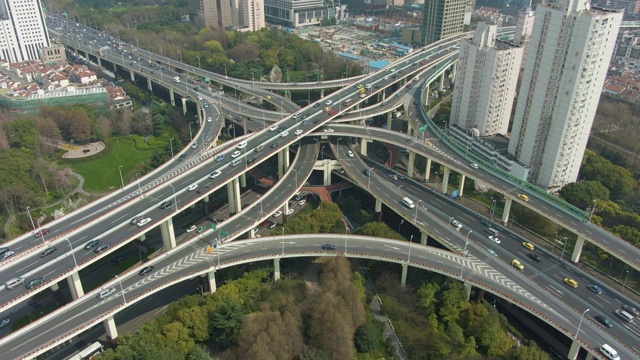 延安高架立交桥阳光日。上海的城市。中国鸟瞰图视频素材