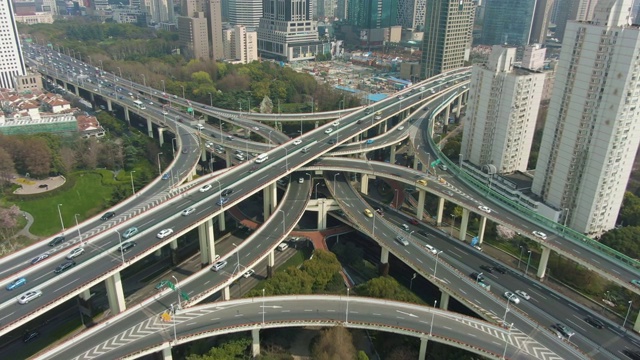 延安高架路口晴天。上海,中国。鸟瞰图视频素材