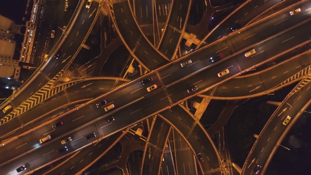 夜间复杂道路立交桥。上海的城市。中国鸟瞰图垂直向下视图视频素材