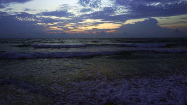 夏日的海滩，放松的海边视频素材