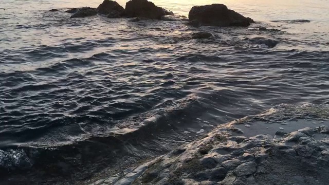 海面上地平线上的日落视频素材