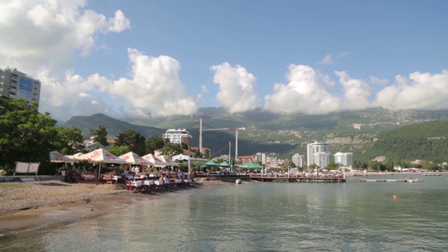 布达瓦全景，黑山。阳光沙滩和历史名胜。视频素材