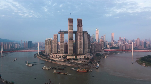 T/L WS HA River City Downtown Morning Transition With Nautical boats Surrounding Landmark River Intersection / Chongqing，中国视频素材