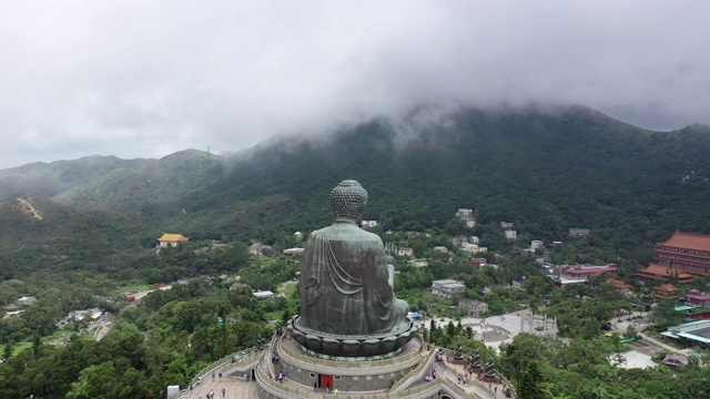 多雾多云的大佛无人机电影，昂坪360，香港视频素材