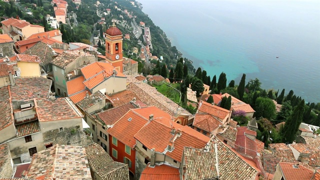 尼斯附近Roquebrune-Cap-Martin的红色屋顶。法国视频素材