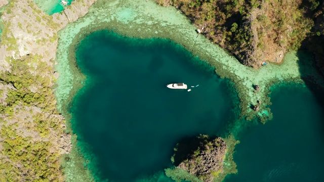 海景与泻湖和绿松石水视频素材