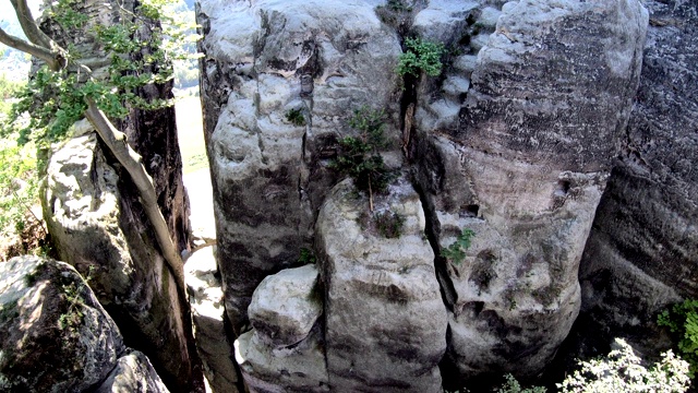 攀岩陡峭，有高山森林，砂岩山，旅游胜地视频素材