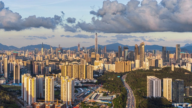 T/L MS HA Shenzhen skyline with moving clouds/深圳，中国视频素材