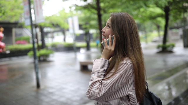 繁忙的城市女人视频素材