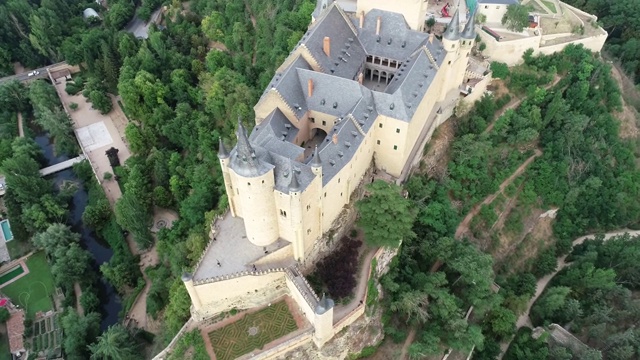 Alcazar de Segovia鸟瞰图视频素材