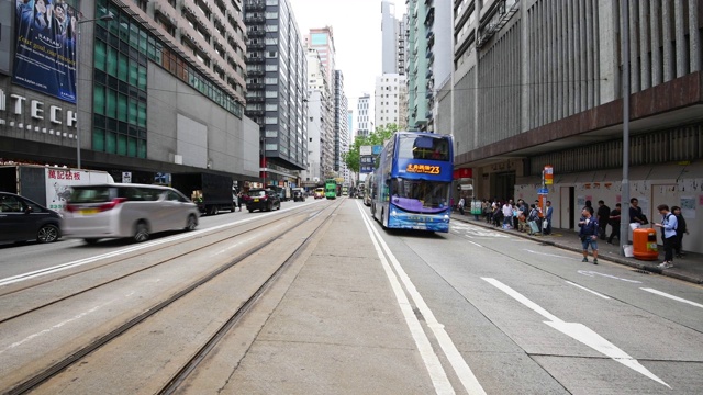 香港繁忙的街道，交通和典型的标志视频素材