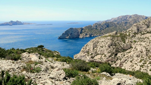 “calanques”附近的Riou群岛。法国视频素材