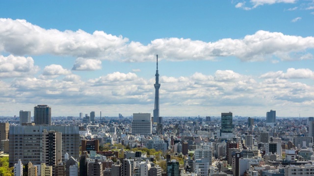 4K超高清时间推移:东京天空树镇和日本城市景观与蓝天大东区日本。视频素材