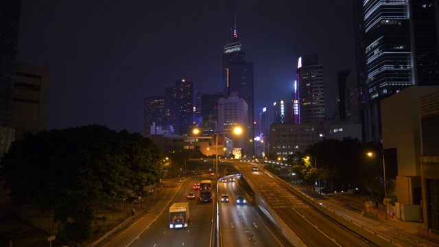 香港市区夜景时间灯火通明，市区交通、街道、桥景，步行全景4k视频素材