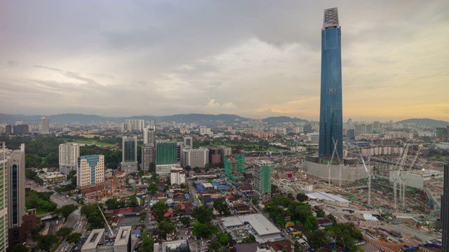 日落天空吉隆坡城市景观最高的建筑建筑屋顶全景4k时间推移马来西亚视频素材