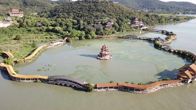 中国古典建筑:江苏省无锡市太湖中的亭台楼阁视频下载