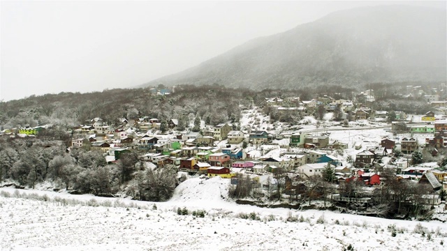 乌斯怀亚的住宅，火地岛省，阿根廷。视频素材