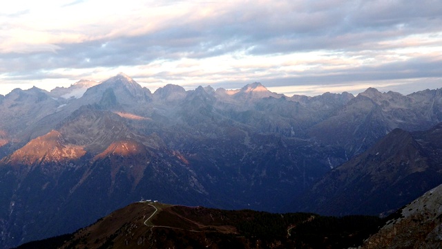 一览著名的白云石山峰，布伦塔。Trentino、意大利视频素材