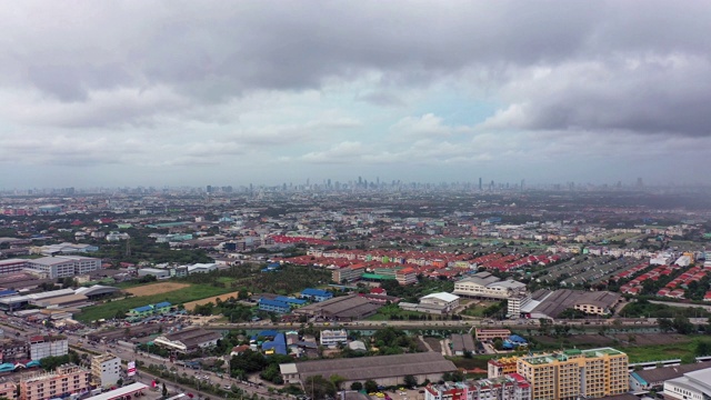 泰国曼谷的住宅建筑鸟瞰图。中午的亚洲城市。景观背景。视频素材