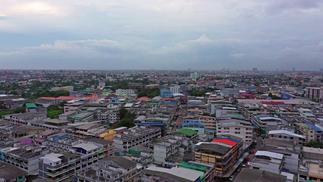 泰国曼谷的住宅建筑鸟瞰图。中午的亚洲城市。景观背景。视频素材