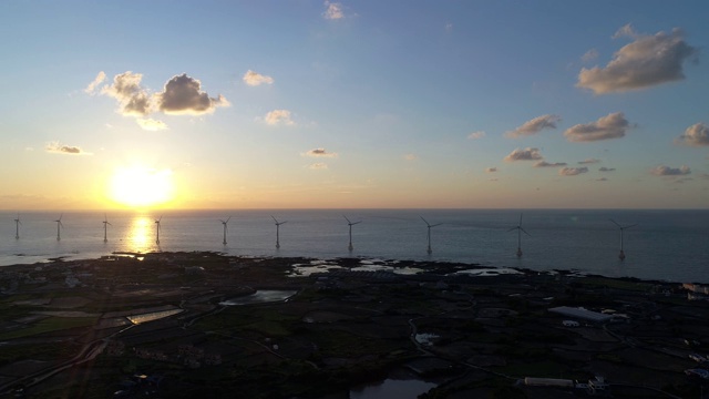 济州岛西部海上景观，风电场鸟瞰图，韩国，亚洲视频素材