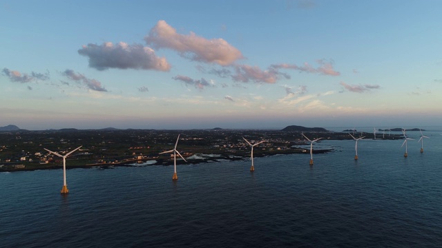 济州岛西部海上景观，风电场鸟瞰图，韩国，亚洲视频素材