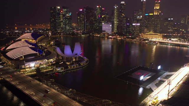 鸟瞰图和倾斜新加坡城市的夜晚视频素材