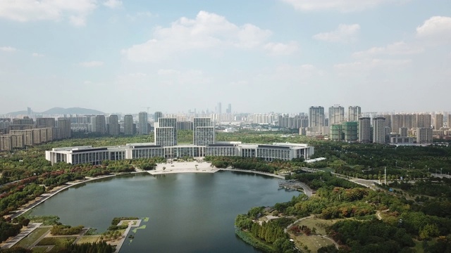 中国江苏省无锡现代城市建筑鸟瞰图视频下载