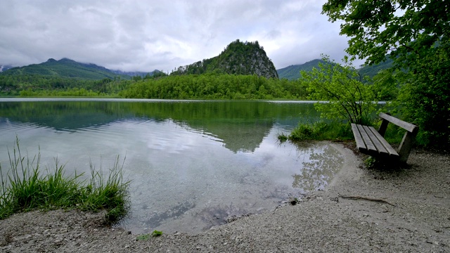 早晨的阿尔姆西湖，上奥地利的阿尔姆西湖视频素材