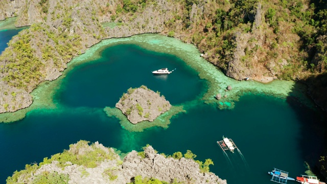 海景与泻湖和绿松石水视频素材