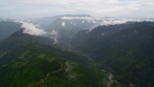 秦岭山村鸟瞰图，陕西，中国。视频素材