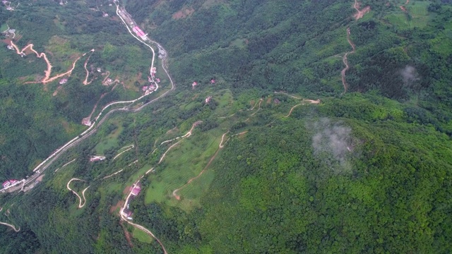 秦岭山村鸟瞰图，陕西，中国。视频素材