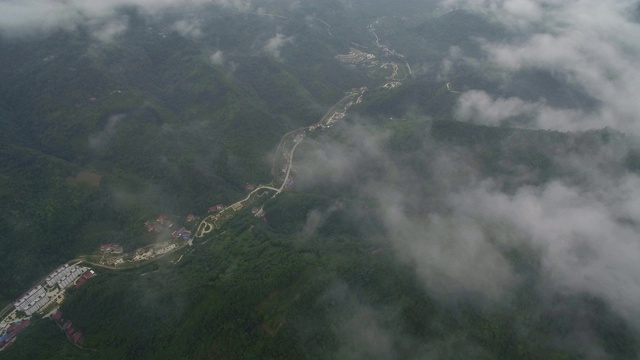 秦岭山村鸟瞰图，陕西，中国。视频素材