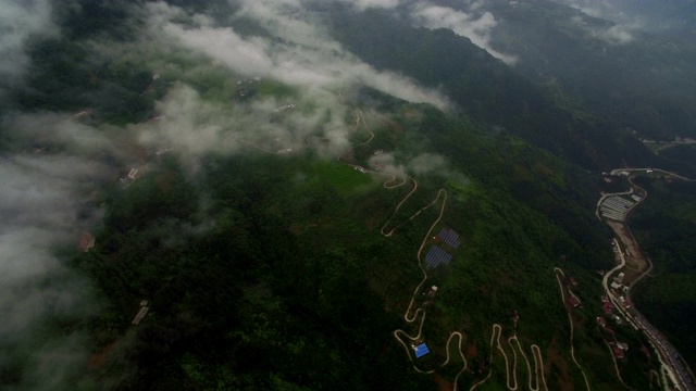 秦岭山村鸟瞰图，陕西，中国。视频素材