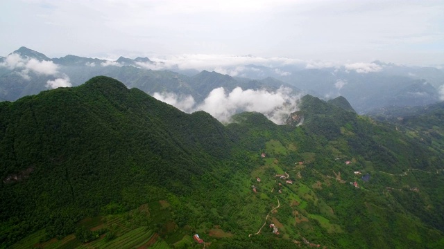 秦岭山村鸟瞰图，陕西，中国。视频素材