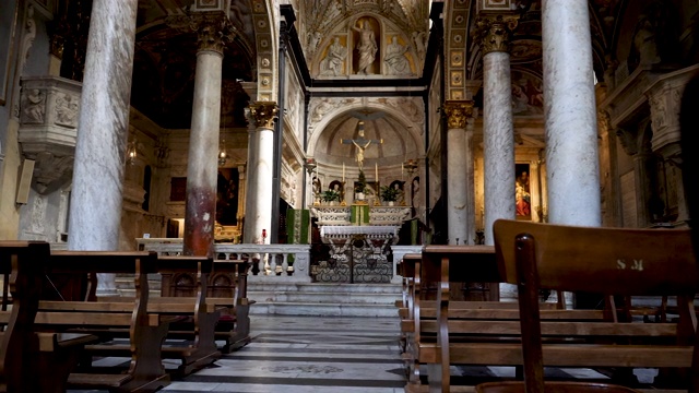 一个经典的热那亚教堂内部没有人的4k视频，Cattedrale di San Lorenzo。视频素材