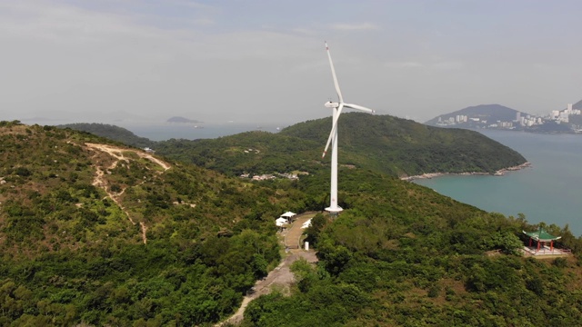 可再生能源。位于香港南丫岛的风力发电厂视频素材