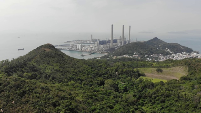 靠近榕树湾旅游村-大型发电厂视频素材