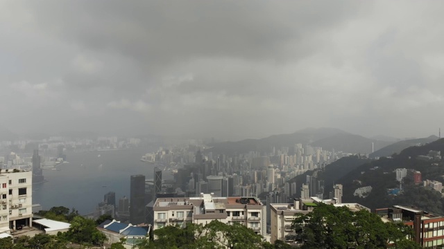 从太平山顶往香港的鸟瞰图。视频素材