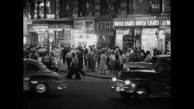 1950年的夜晚，美国纽约，繁忙的时代广场视频素材