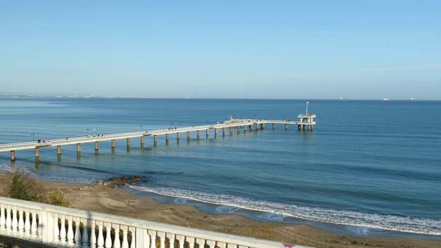 布尔加斯桥的观点。保加利亚布尔加斯美丽的黑海风景。布尔加斯湾海景。视频素材