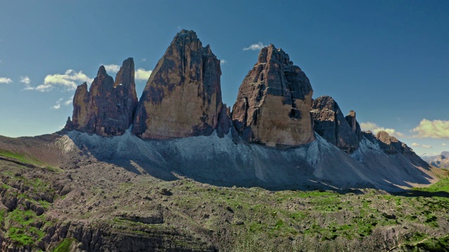 在Dolomites的拉瓦雷多太阳升起时，鸟瞰图视频素材