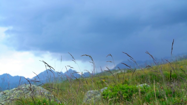 阿尔卑斯山的雷雨即将来临视频素材