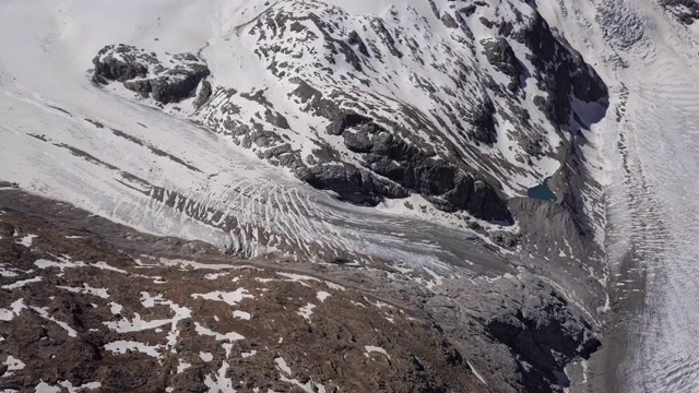 从Diavolezza山视角的Morteratsch冰川的航空全景图，在伯尼纳阿尔卑斯山脉，在格劳宾登，瑞士。视频素材