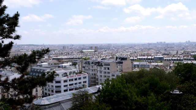 城市景观包括法国的埃菲尔铁塔。法国首都广阔的大都市全景。视频素材