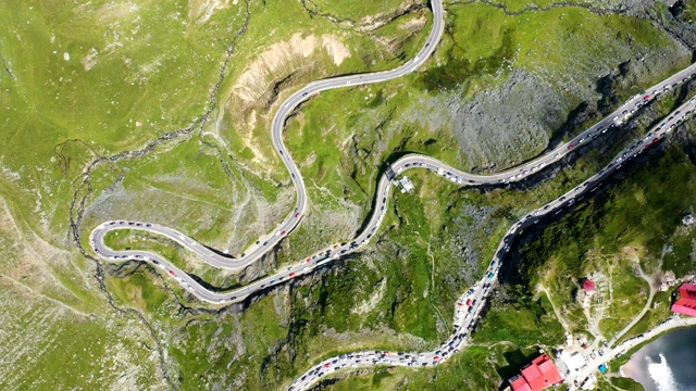 罗马尼亚著名的transagaras山路的曲线视频素材